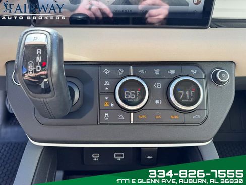 Used 2023 Land Rover Defender 110 SE image 24