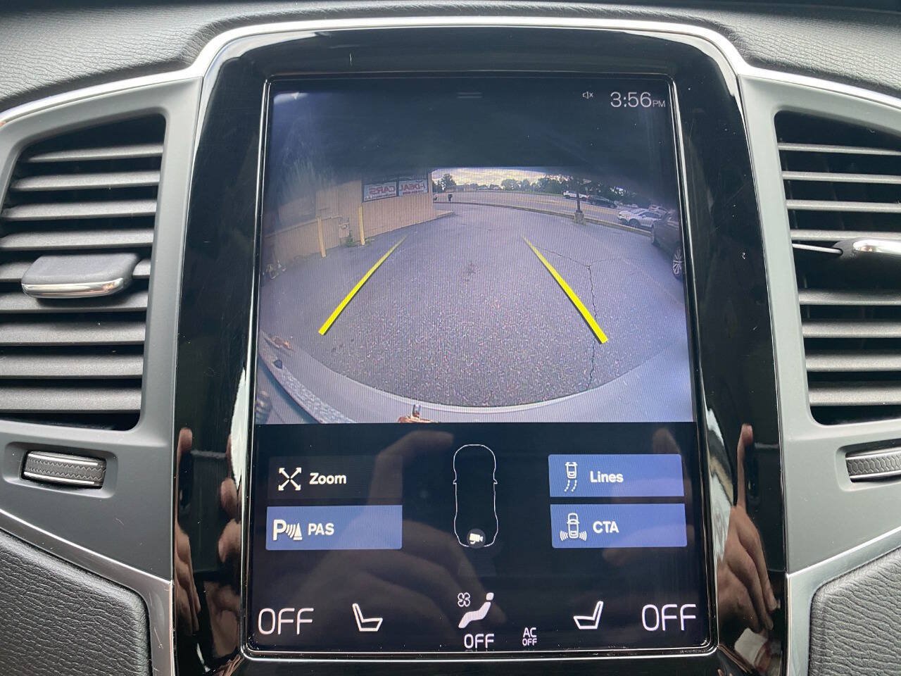 Used 2019 Volvo XC90 T5 Momentum w/ Protection Package Premier AWD/4WD image 16