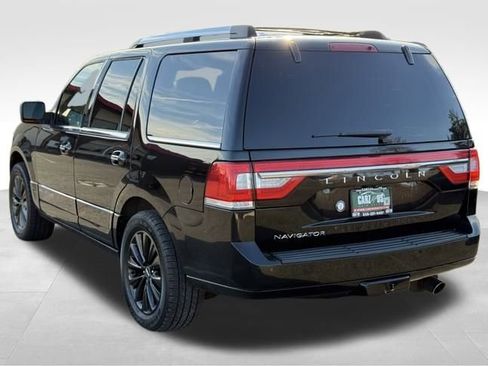 Used 2017 Lincoln Navigator Select image 9