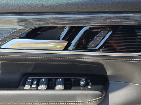 Used 2022 Jeep Wagoneer Series III w/ Flexible Seating Group AWD/4WD image 25