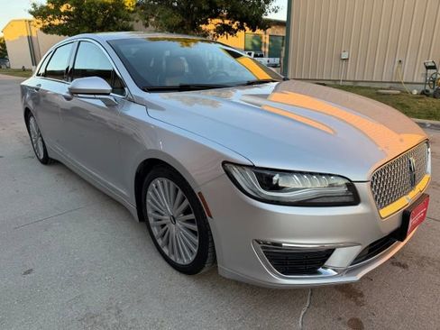 Used 2017 Lincoln MKZ Reserve image 4