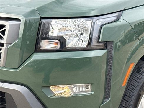 Used 2022 Nissan Frontier SV image 5