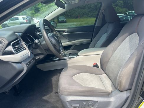 Used 2020 Toyota Camry LE FWD image 8