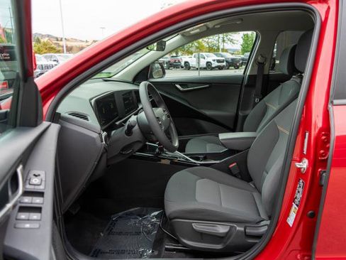 Certified 2024 Kia Niro LX image 11