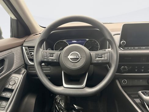 Used 2023 Nissan Rogue S image 12