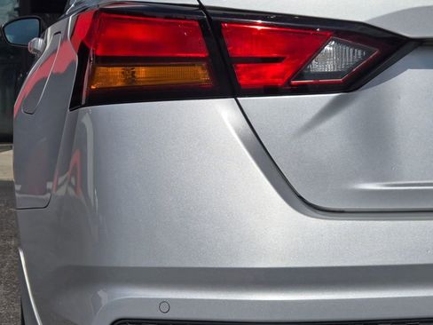 Used 2020 Nissan Altima 2.5 SR w/ Premium Package image 9