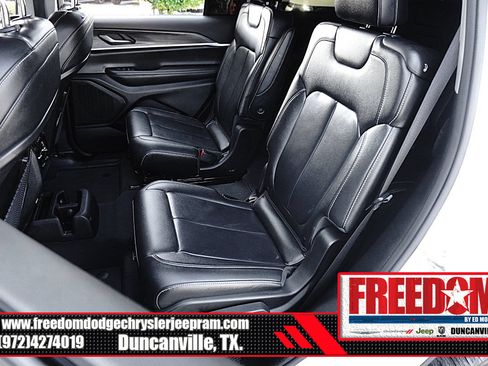 Used 2023 Jeep Grand Cherokee L Limited w/ Black Appearance Package AWD/4WD image 15