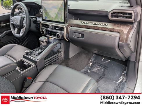 Certified 2025 Toyota Tacoma Limited AWD/4WD image 39