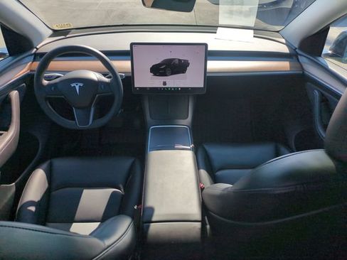 Used 2025 Tesla Model Y Long Range RWD image 27