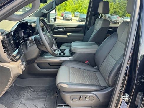 Used 2024 Chevrolet Silverado 2500 ZR2 w/ Technology Package image 9