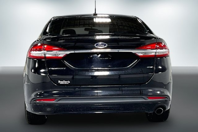 Used 2018 Ford Fusion SE w/ Equipment Group 201A FWD image 6