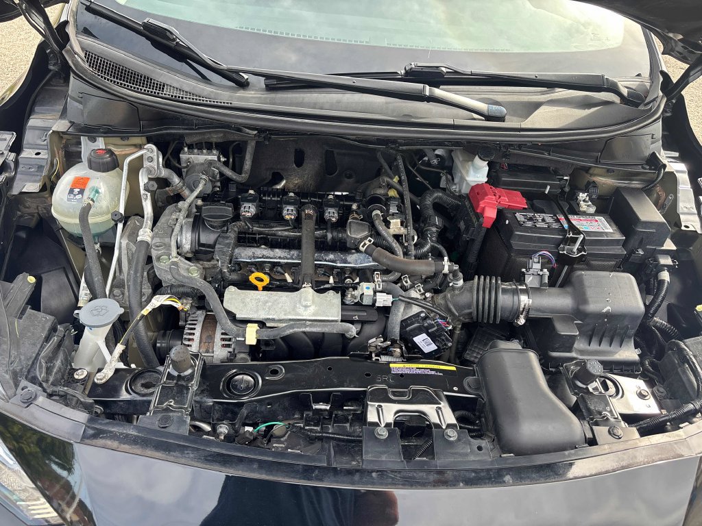 Used 2021 Nissan Versa S FWD image 28