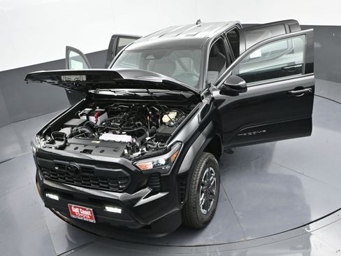 Certified 2025 Toyota Tacoma TRD Sport image 41