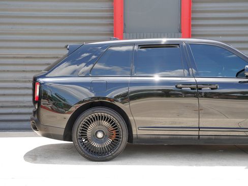 Used 2023 Rolls-Royce Cullinan Black Badge w/ Driver's Package AWD/4WD image 6