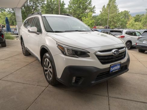 Used 2020 Subaru Outback Premium AWD/4WD image 2
