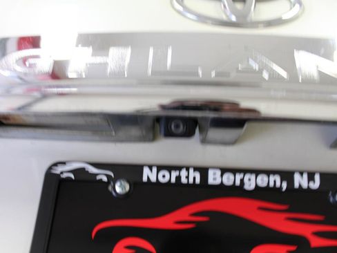 Used 2012 Toyota Highlander SE w/ Tow Pkg AWD/4WD image 35