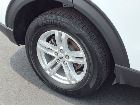 Used 2024 Ford Explorer XLT AWD/4WD image 27