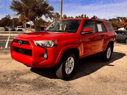 Used 2023 Toyota 4Runner SR5 Premium w/ Moonroof Package RWD image 3