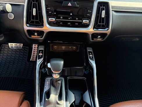 Used 2023 Kia Sorento SX Prestige image 25