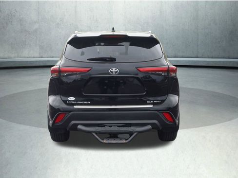 Used 2022 Toyota Highlander XLE AWD/4WD image 10