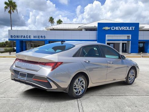 Used 2024 Hyundai Elantra SEL FWD image 4