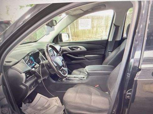 Used 2019 Chevrolet Traverse LT FWD image 4