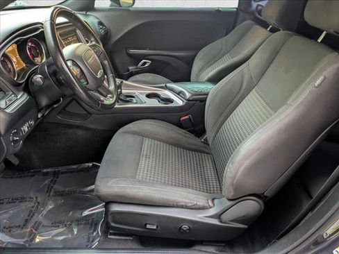 Used 2019 Dodge Challenger SXT image 15