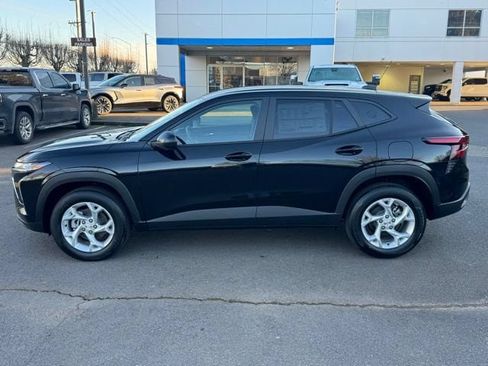 New 2026 Chevrolet Trax LS w/ LS Convenience Package FWD image 4