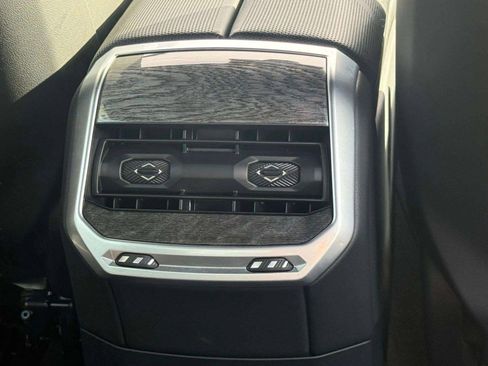 Used 2024 BMW 740i xDrive AWD/4WD image 30