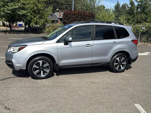 Used 2017 Subaru Forester 2.5i Premium AWD/4WD image 18