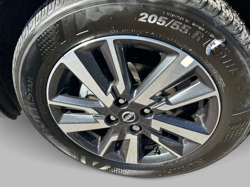 Used 2025 Nissan Versa SV w/ Trunk Package image 9