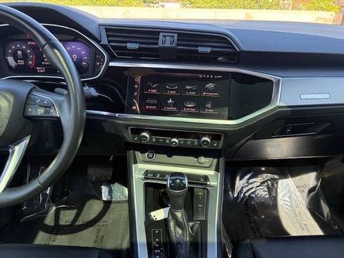 Used 2024 Audi Q3 2.0T Premium image 14