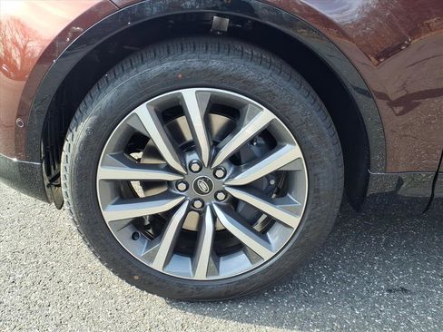 New 2026 Land Rover Discovery Limited Edition image 9