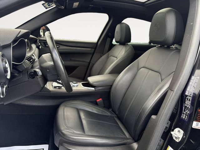 Used 2023 Alfa Romeo Stelvio Ti AWD/4WD image 9