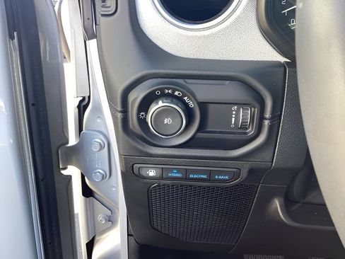 Used 2024 Jeep Wrangler Unlimited Sahara AWD/4WD image 20