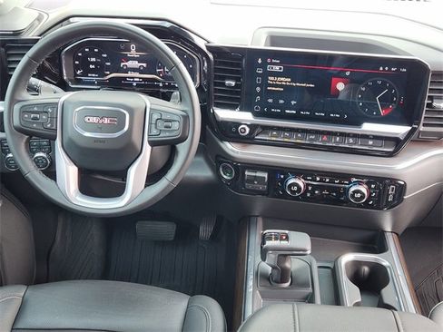 Used 2024 GMC Sierra 1500 SLT image 27