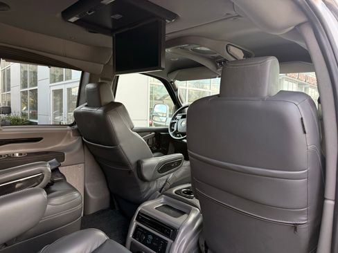 Used 2023 Chevrolet Express 2500 Extended RWD image 31