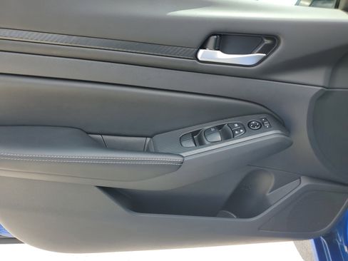 Used 2025 Nissan Altima 2.5 SV image 24