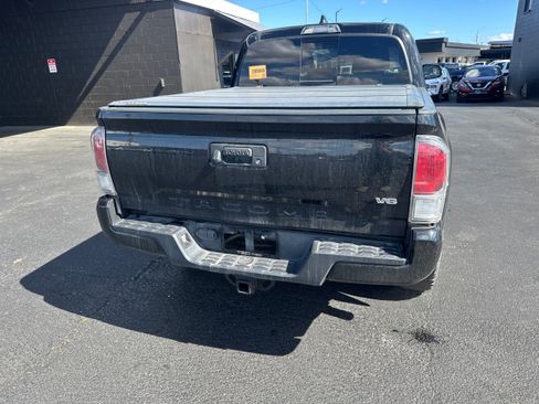Used 2021 Toyota Tacoma TRD Off-Road AWD/4WD image 26