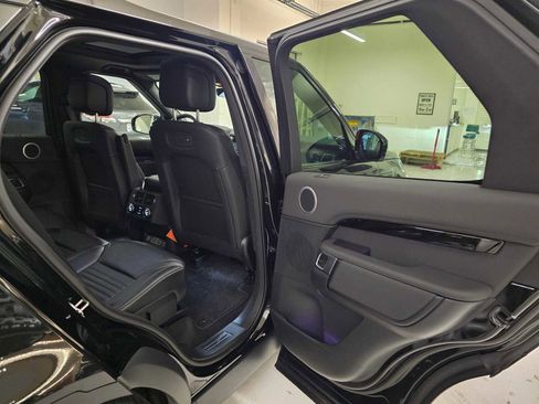 Used 2025 Land Rover Discovery S image 15