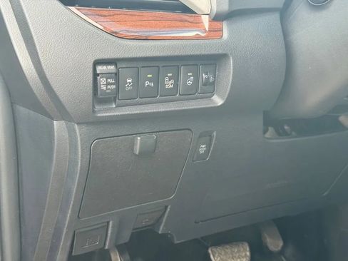 Used 2017 Toyota Sienna Limited Premium image 12