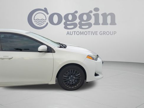 Used 2018 Toyota Corolla LE FWD image 14