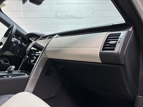 Used 2023 Land Rover Discovery S R-Dynamic image 30
