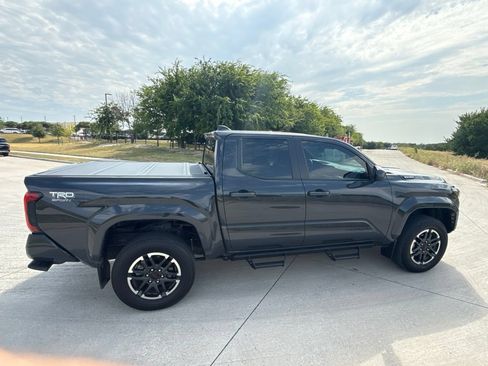 Used 2024 Toyota Tacoma TRD Sport AWD/4WD image 4