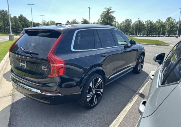 Certified 2024 Volvo XC90 B6 Ultimate w/ Protection Package Premier AWD/4WD image 9