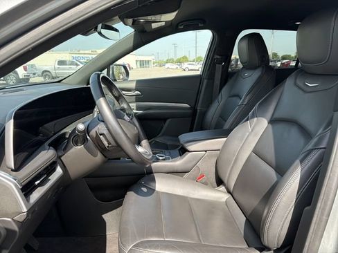 Used 2025 Cadillac XT4 Premium Luxury AWD/4WD image 6