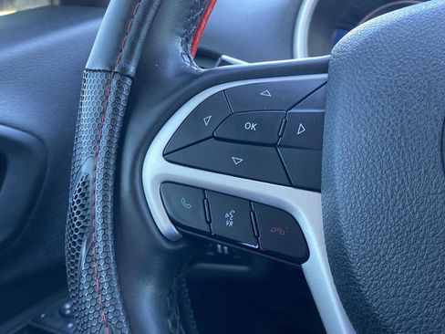 Used 2018 Jeep Cherokee Trailhawk AWD/4WD image 32