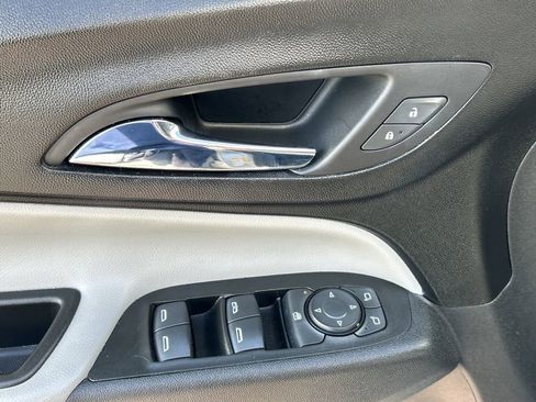 Used 2020 Chevrolet Equinox LT image 19