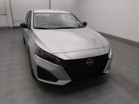 Used 2025 Nissan Altima 2.5 SV FWD image 14
