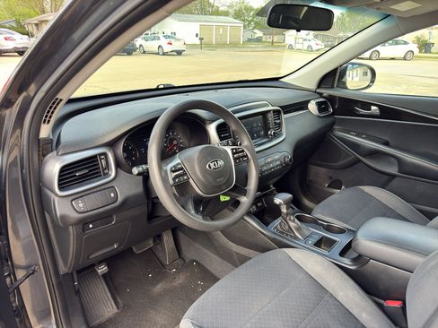 Used 2020 Kia Sorento LX FWD image 7